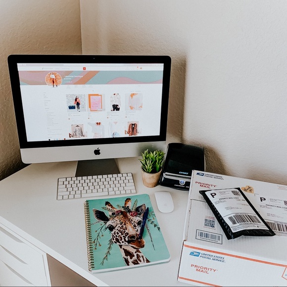 Instagram: @thatposhmom - Picture 5 of 10